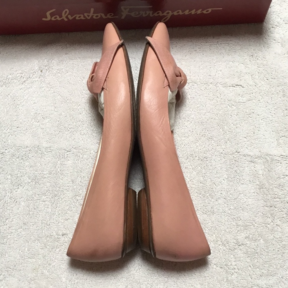 Salvatore Ferragamo Casanova Leather Twist Bow - Picture 5 of 8